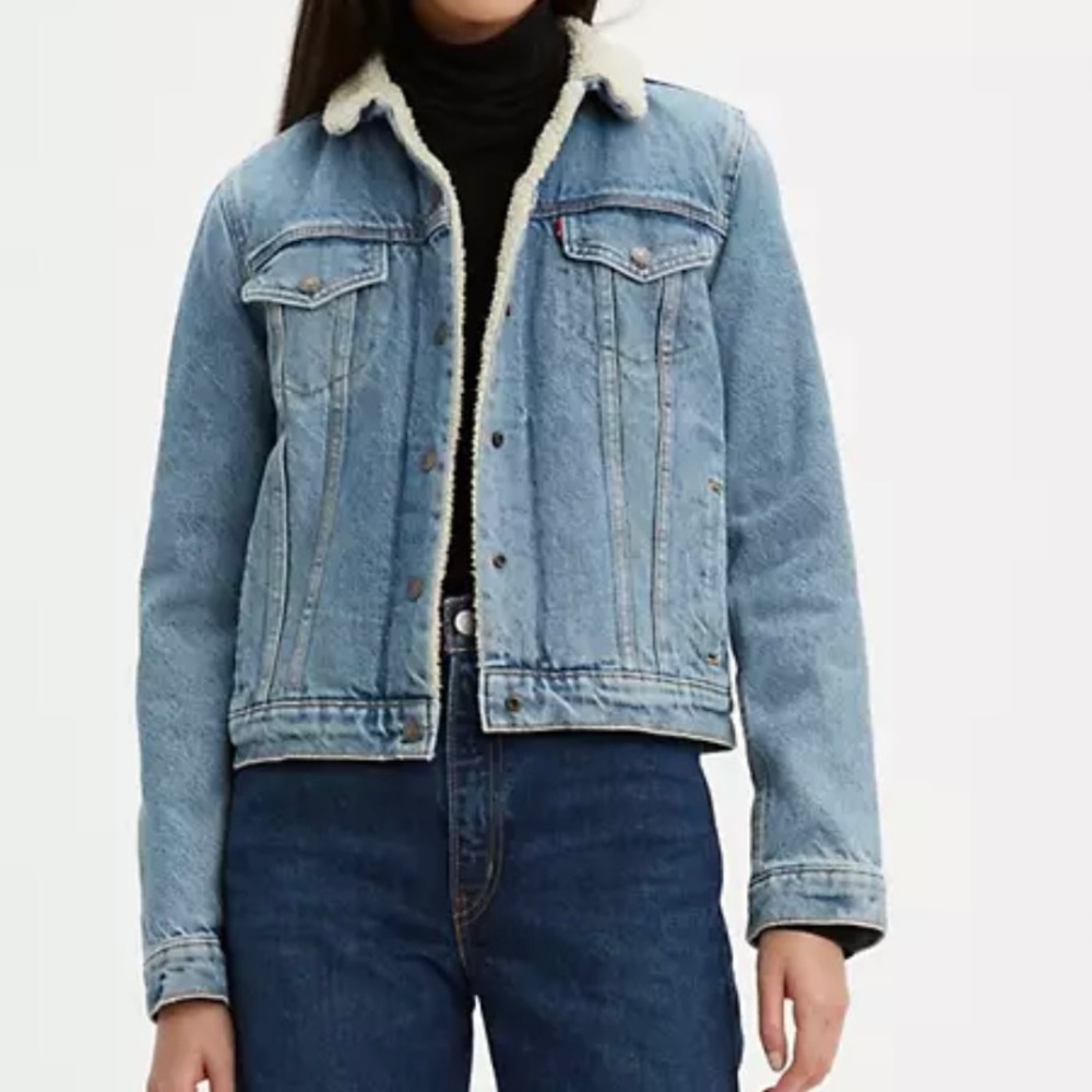XL womens sherpa lined Levi’s denim jacket